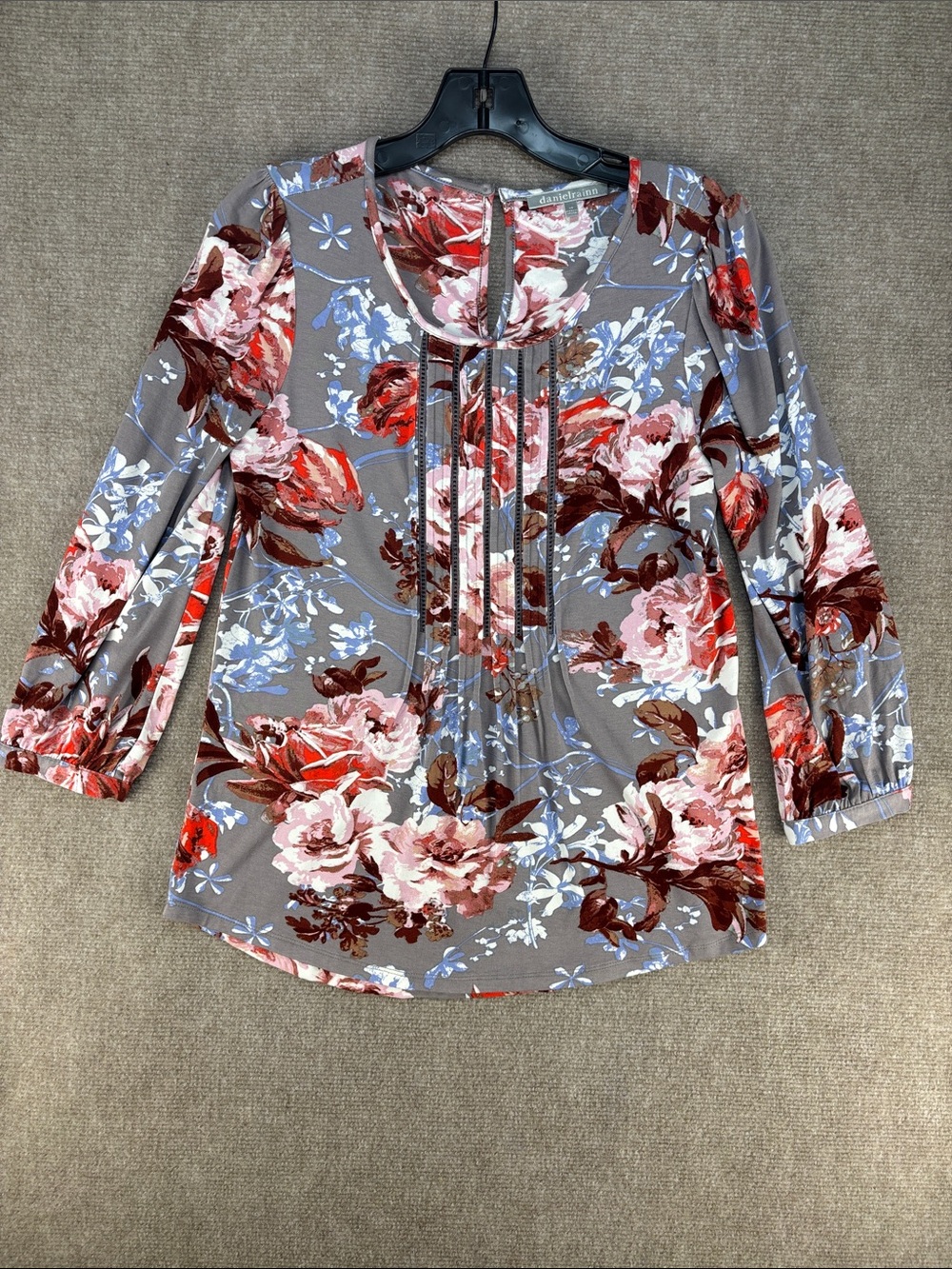 Daniel Rainn Gray W/ Red & Pink Floral Pintuck 3/4 Sleeve Blouse Size XS NWT